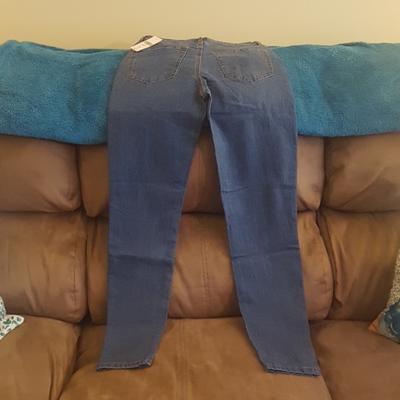 Skinny Jean's - Picture 3 of 5